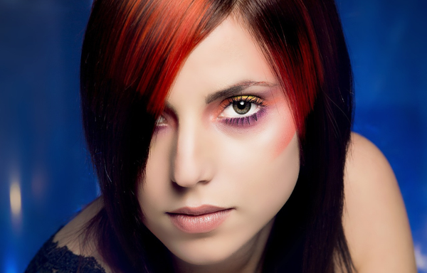 Paras hoitoaine v&auml;rj&auml;tyille hiuksille - n&auml;in s&auml;ilyt&auml;t kiillon ja kest&auml;vyyden